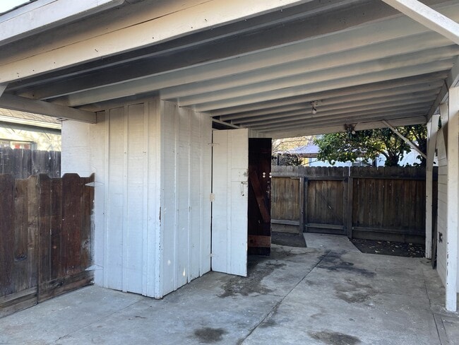 Building Photo - 517 Dawn Dr