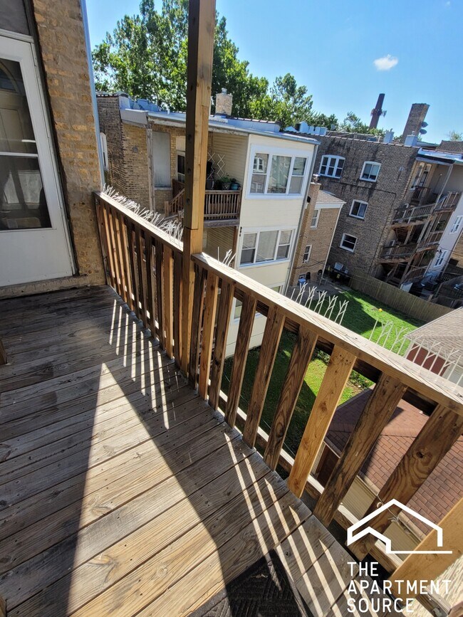Building Photo - 5026 N Springfield Ave