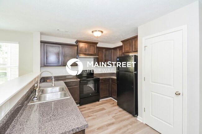 Building Photo - 3 Bedroom Pet-Friendly Home in Nashville, TN with Main Street Renewal