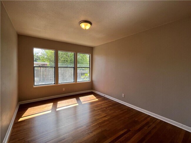 Building Photo - WINDSOR PARK SUBDIVISION