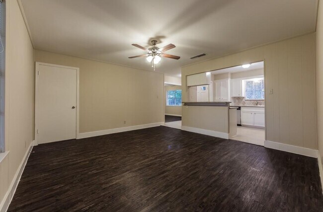 Building Photo - 2110 Wycliffe Dr