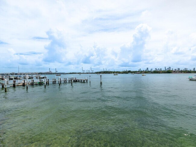 Building Photo - 1000 West Ave