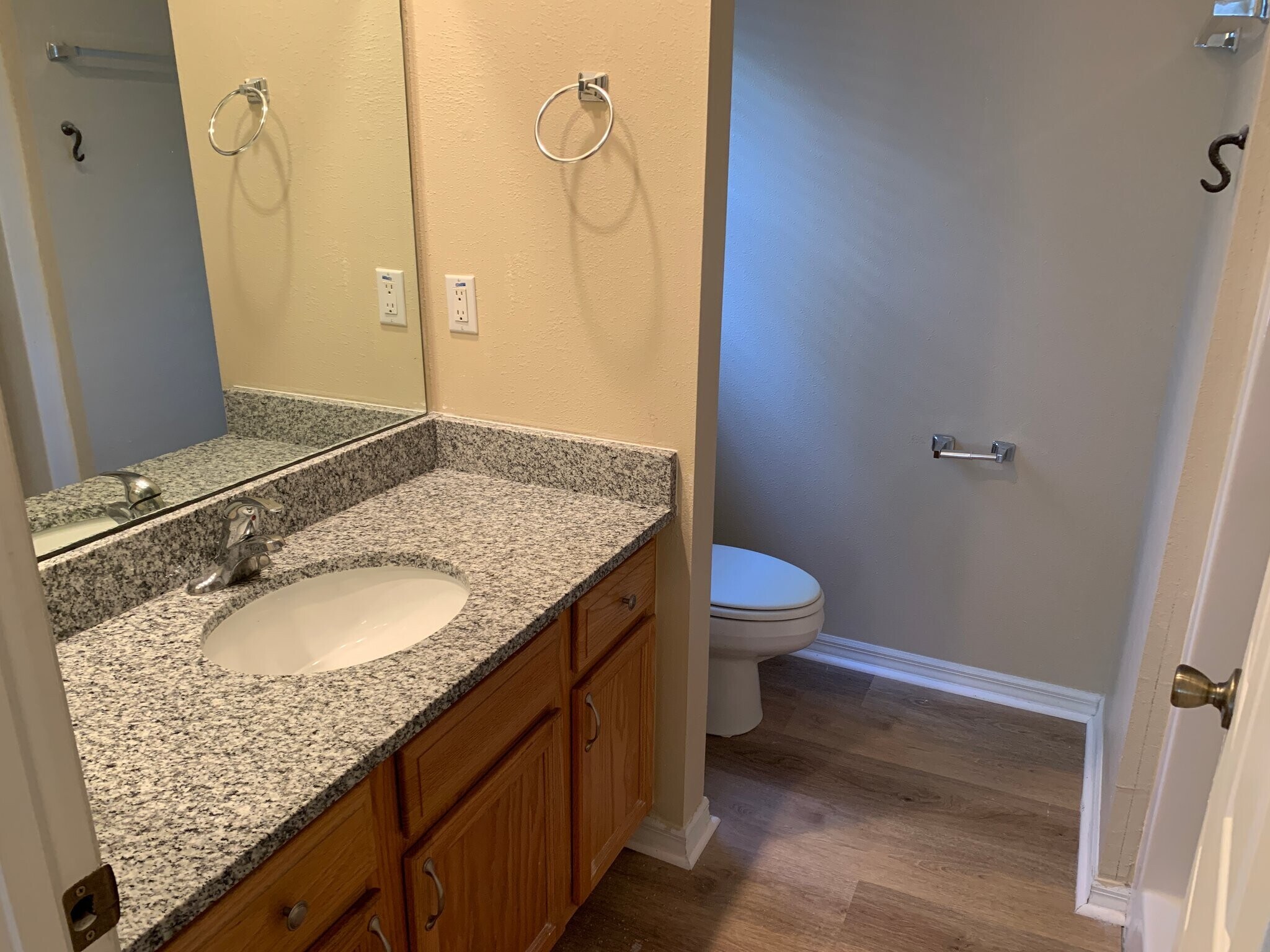 Building Photo - 6789 W Oak Park Blvd