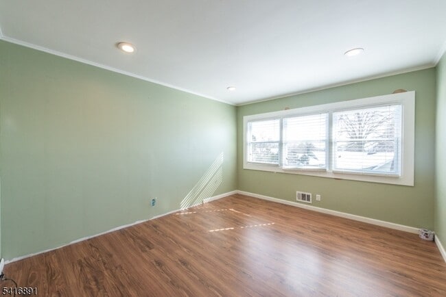 Building Photo - 18 Devon Dr