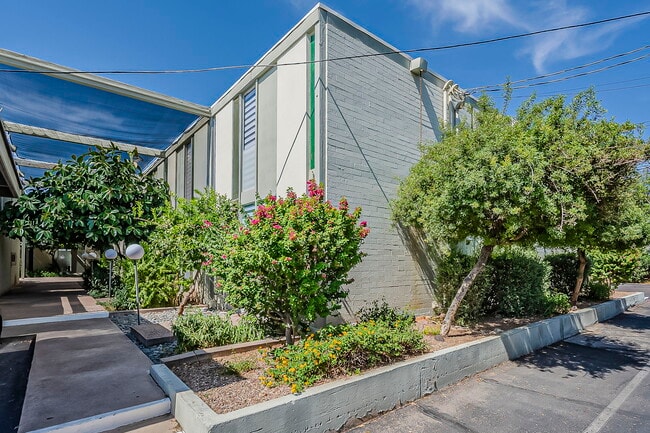 Primary Photo - 4411 N 40th St