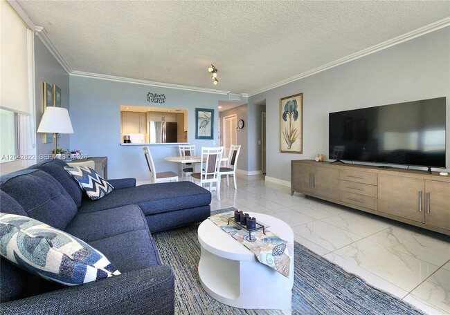 Building Photo - 3505 S Ocean Dr