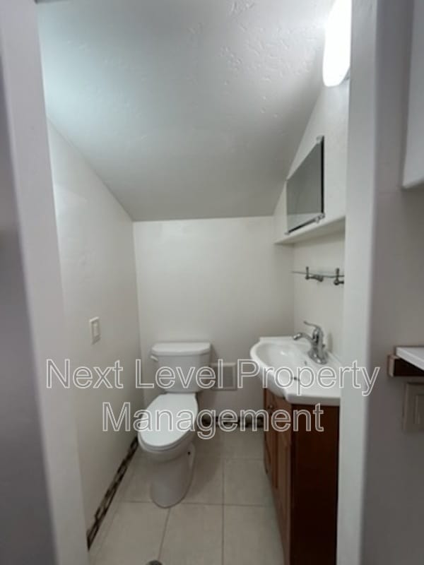 Building Photo - 302 Batavia Ln