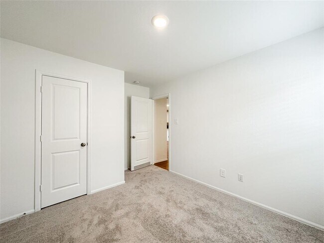 Building Photo - 1480 Las Cuevas Dr