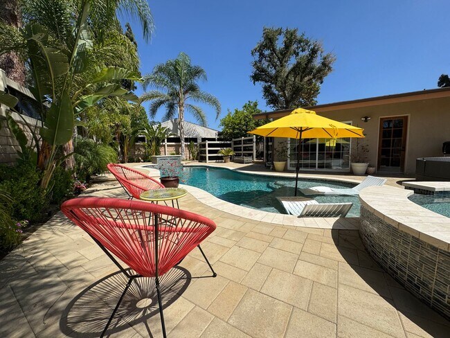 Building Photo - Luxurious Oasis with Resort-Style Pool and...