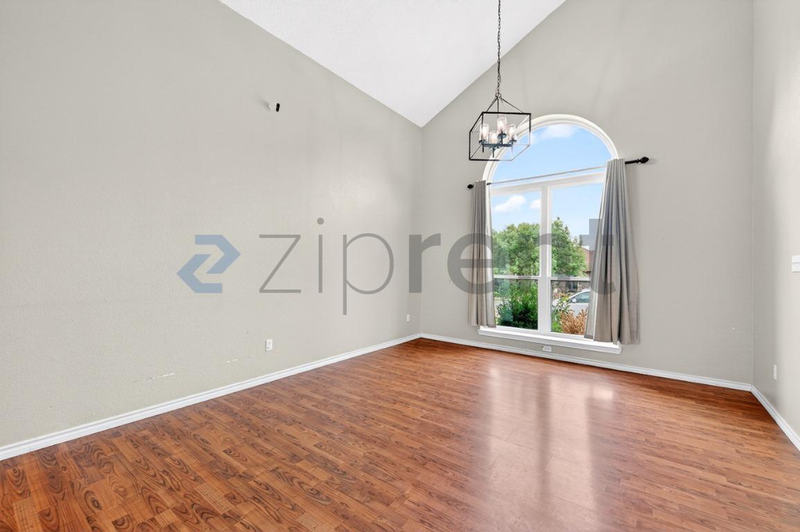 Building Photo - Unit