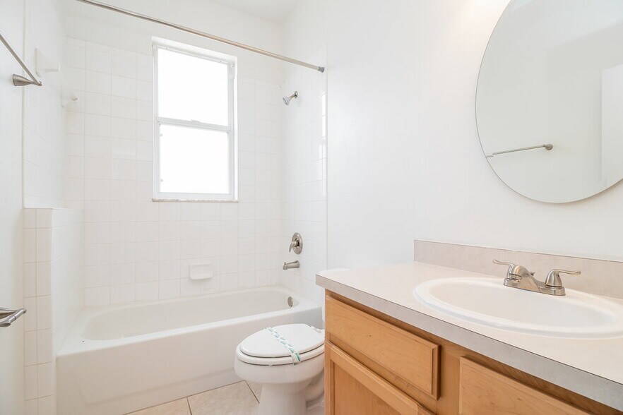 Building Photo - 1136 Cherry Valley Way