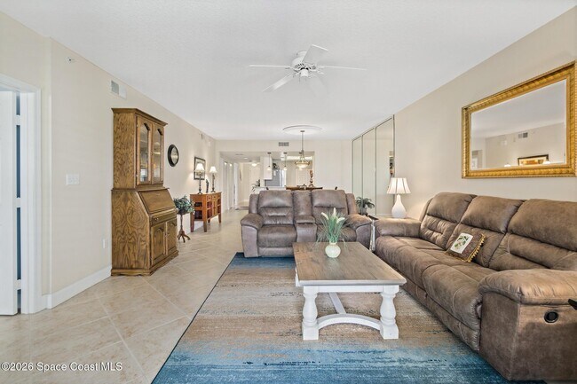 Building Photo - 601 Shorewood Dr