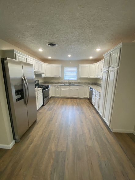 Building Photo - 1417 Claremont Terrace