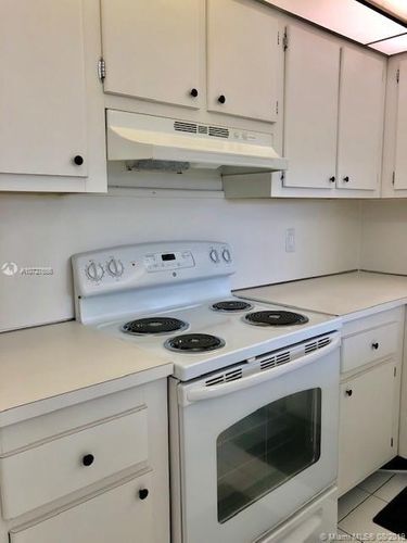 Building Photo - 1300 NE Miami Gardens Dr