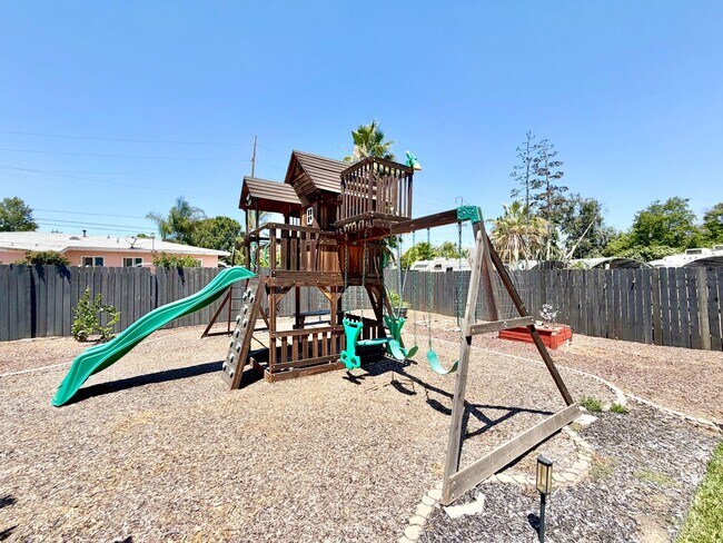 Building Photo - Beautifully Renovated 4 Bedroom Home with INCLUDED Solar, Large Backyard & Gazebo