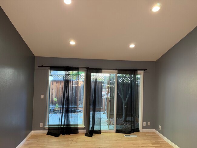 Building Photo - 1344 Merrivale West Sq