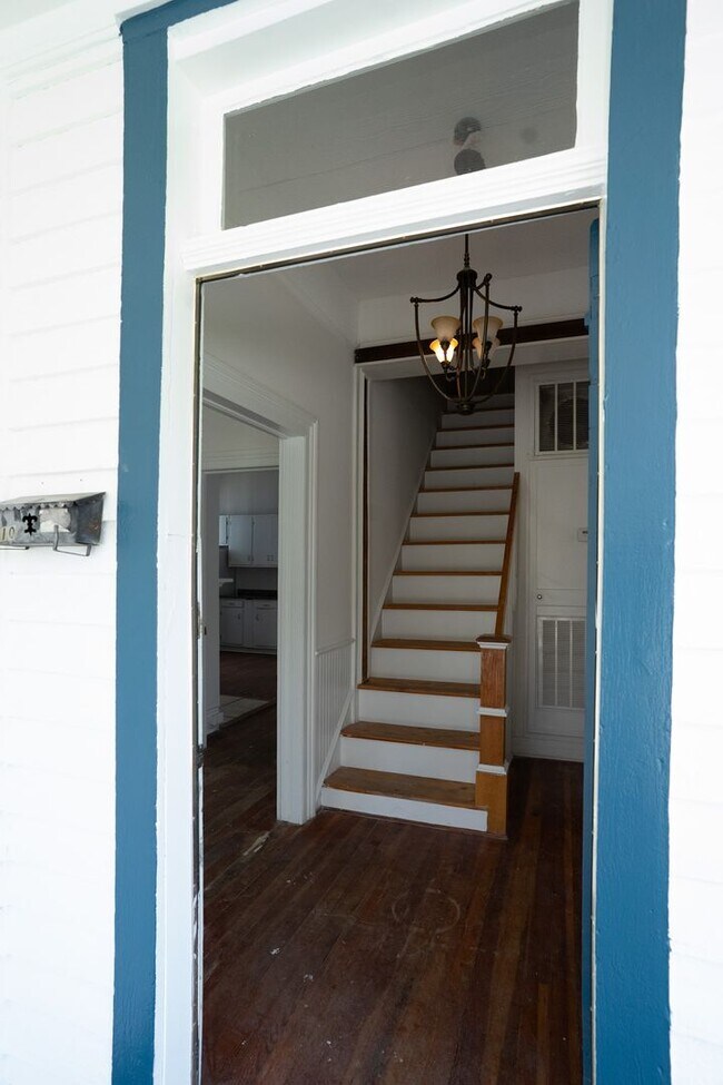 Building Photo - 410 3rd St