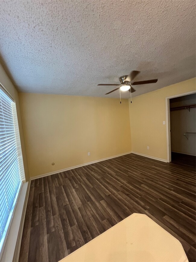 Building Photo - 3919 Fairmont Pkwy