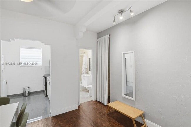 Building Photo - 736 12th St