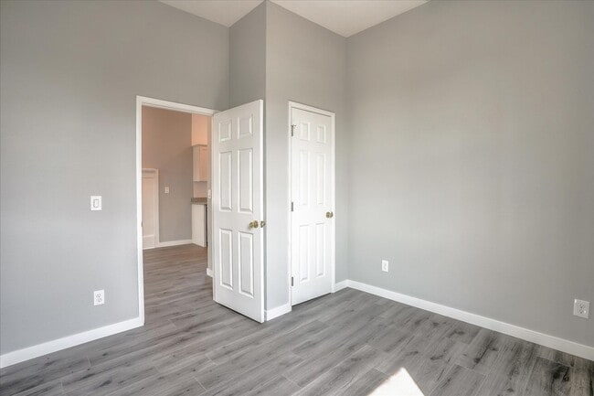 Building Photo - $1,500 MOVE IN SPECIAL!! 3 BED/2 BATH HOME UPPER UNIT AVAIABLE FOR RENT IN OAKLAND, CA!!!!