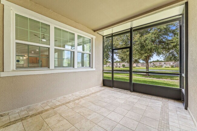 Building Photo - Spacious 3-Bed, 2.5 Bath End Unit Townhome in Windermere with 2 Car Garage!