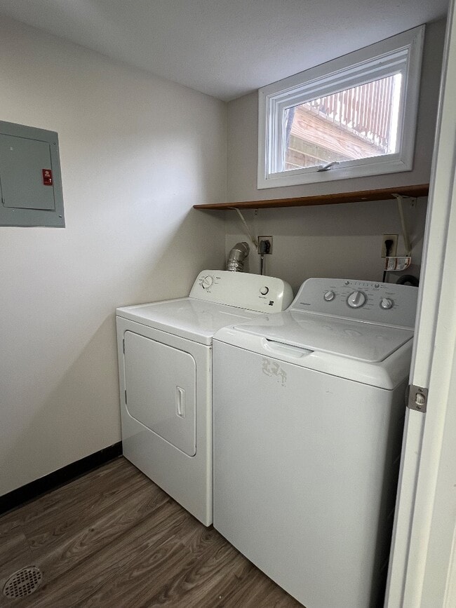 Building Photo - 1902 S 46th St