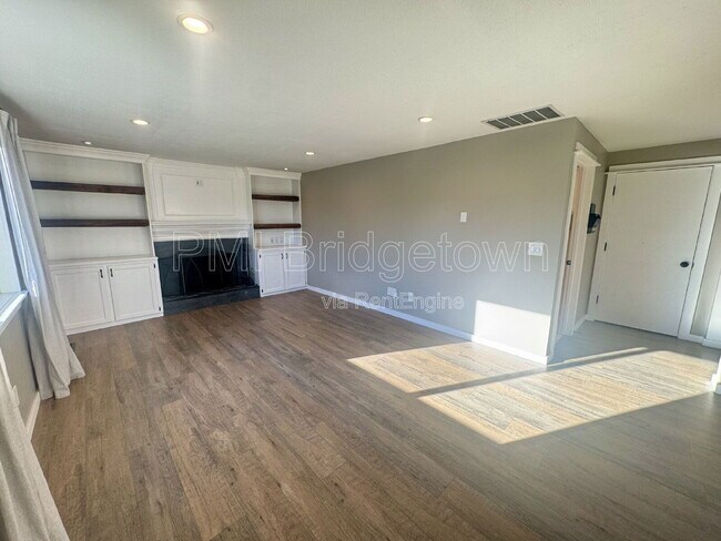 Building Photo - 670 NE 22nd St