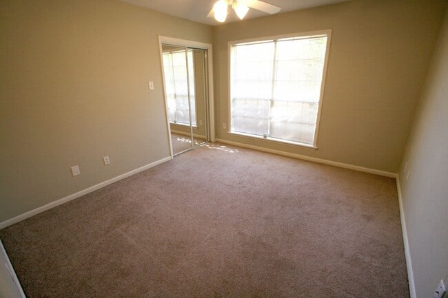 Building Photo - 2301 Raintree Dr