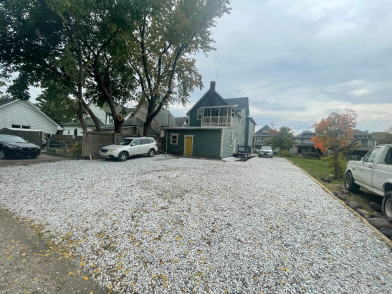 Building Photo - 230 N Randolph St