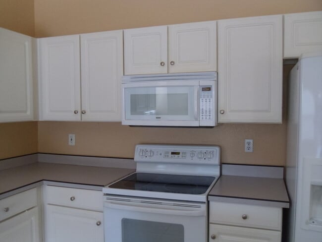 Building Photo - 3 bed 2 bath single level house in core Ch...