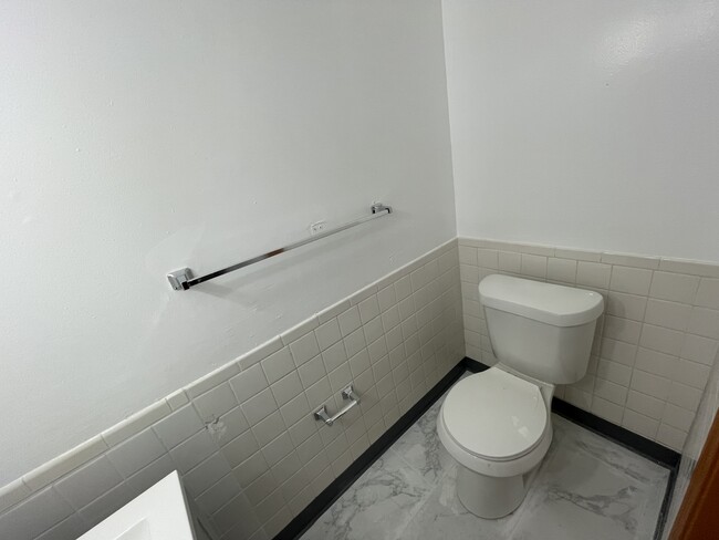 Building Photo - 165 Berehaven Dr