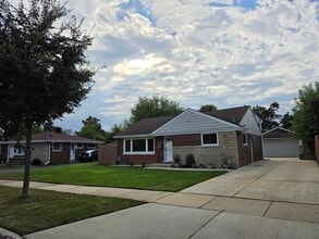 Building Photo - 9104 Oleander Ave