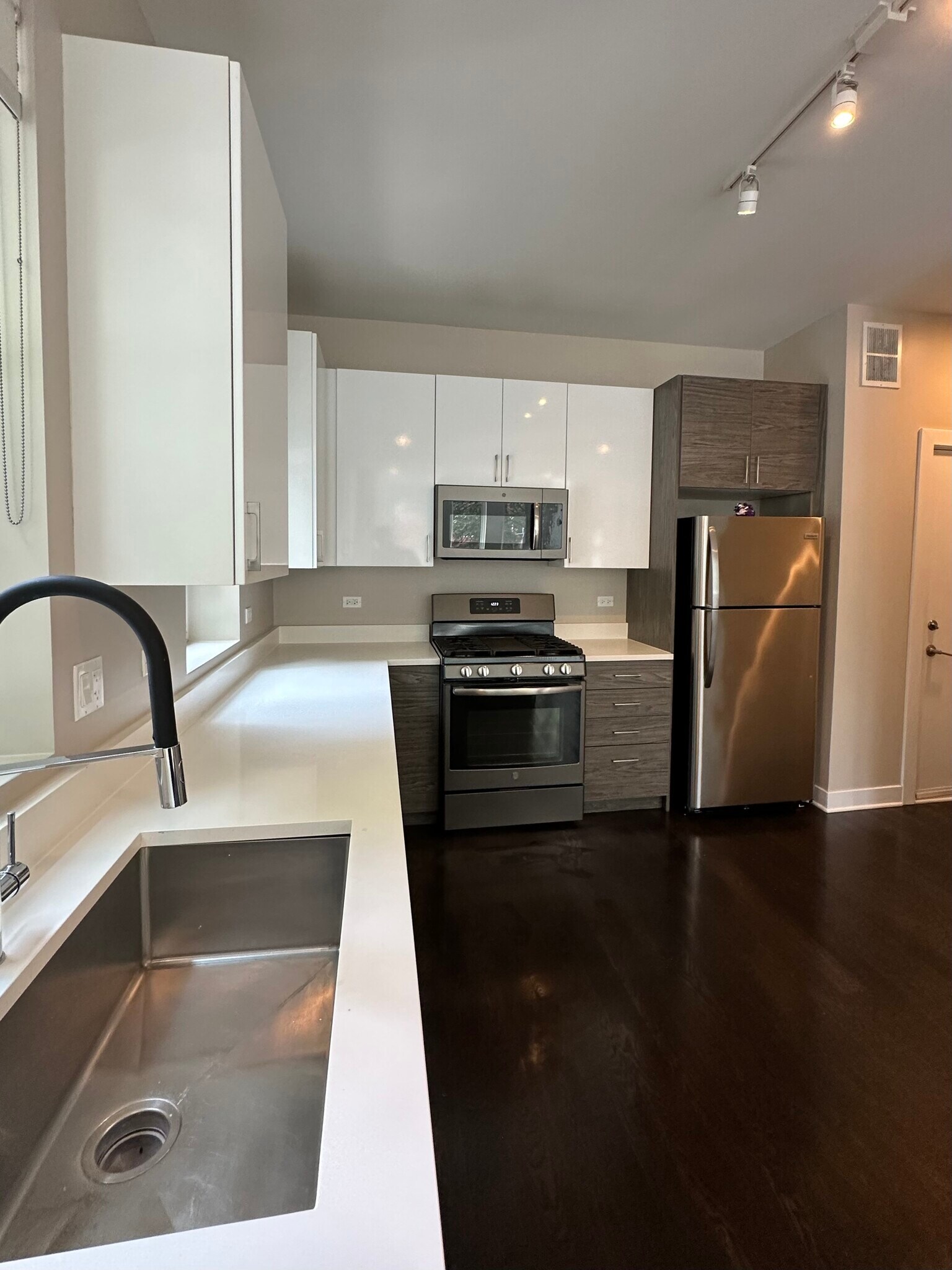 Kitchen - 1758 W Cullerton St