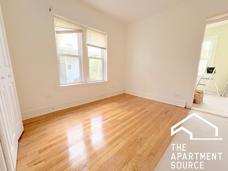 Building Photo - 5713 N Talman Ave