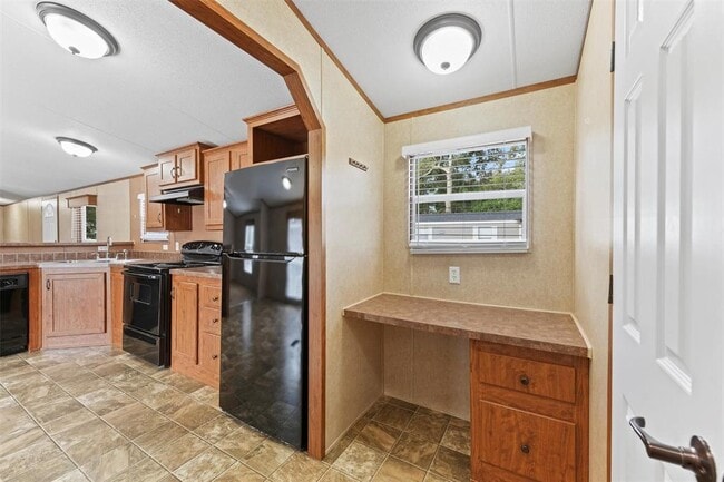 Building Photo - 21601 Dogwood Dr