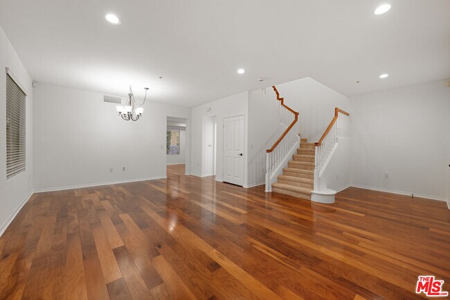 Building Photo - 6020 S Seabluff Dr