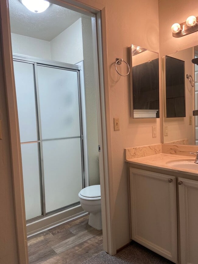 Building Photo - Super clean! 3 Bdrm, 2 Bath near Greenback & Trajan