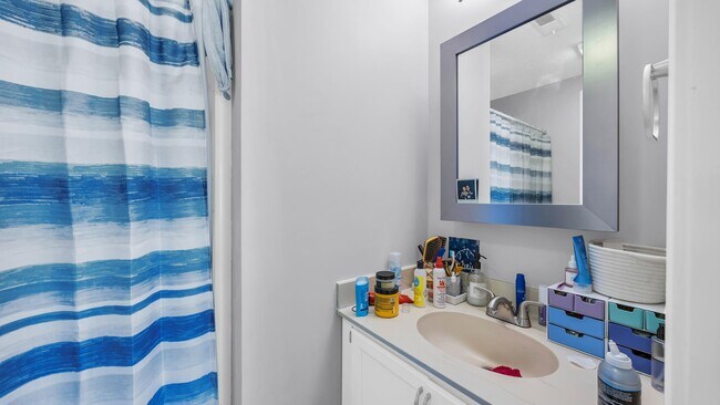 Building Photo - 414 Garden Dr