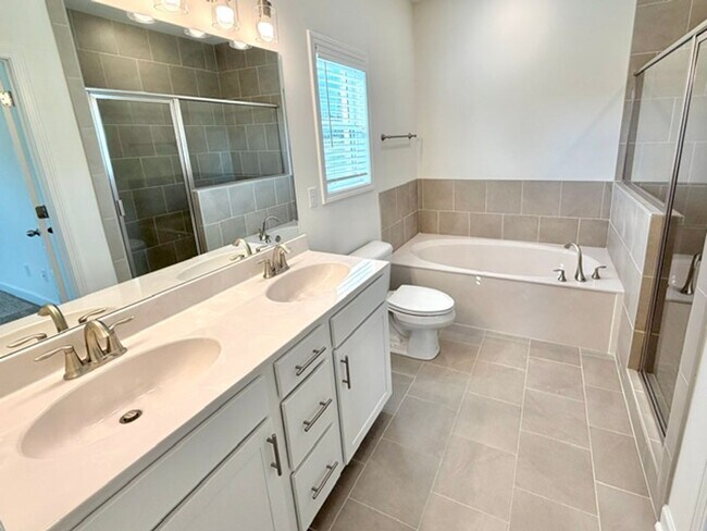 Building Photo - 105 Summer Rose Ln