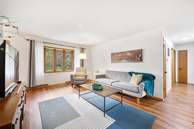 Building Photo - 2728 Florann Dr