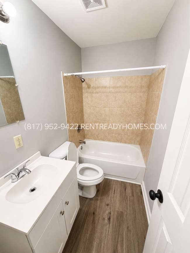 Building Photo - 1420 Rayfield Dr