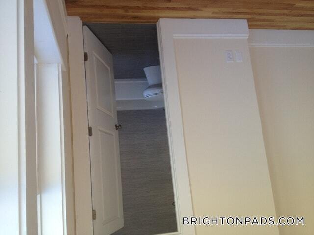 Building Photo - 6 Larose Pl