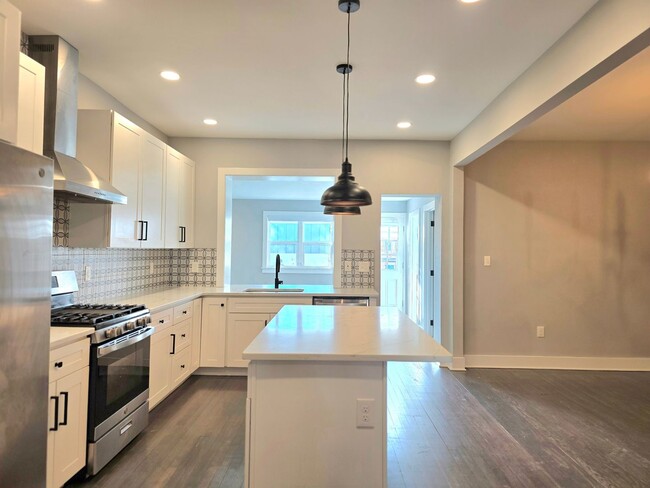 Building Photo - Gorgeous one of a kind 5 bedroom home fully updated