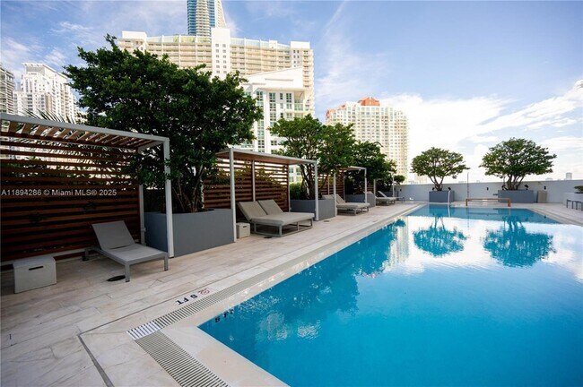 Building Photo - 1300 Brickell Bay Dr