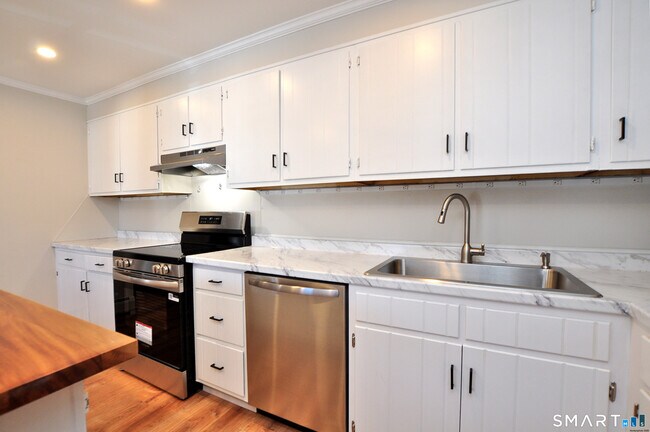 Building Photo - 59 Bridge St