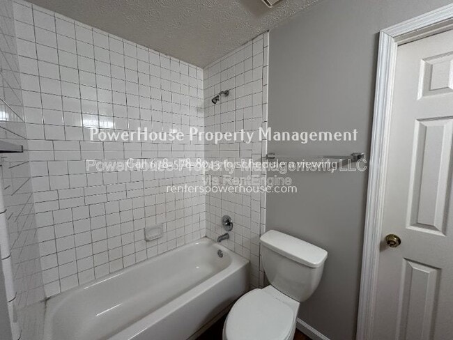 Building Photo - 502 Oakwood Ct