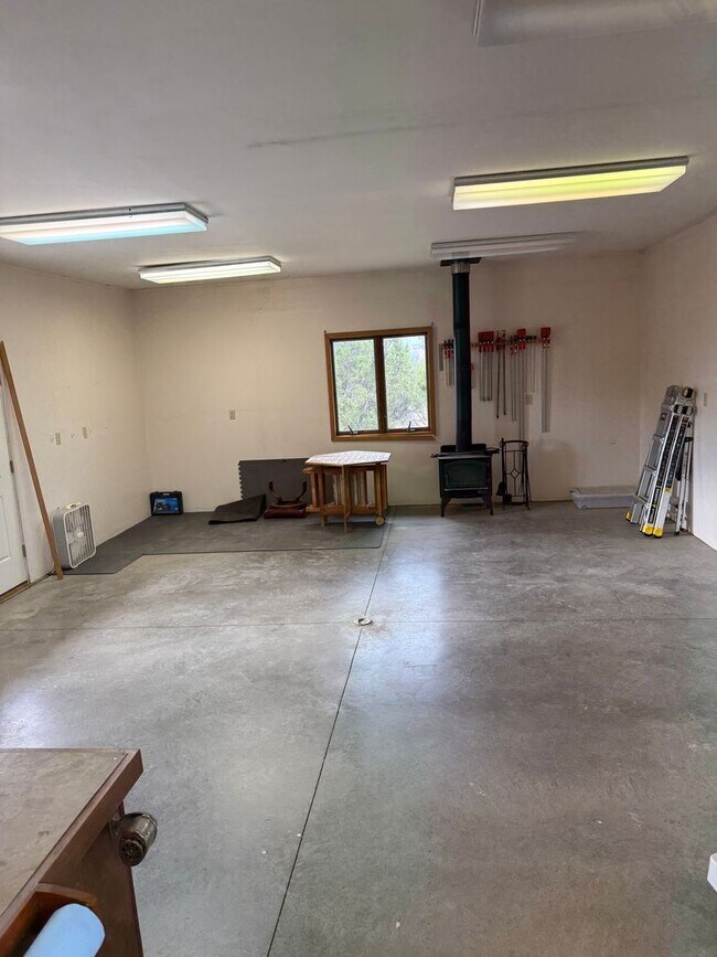 Building Photo - Charming Southwestern Stucco Home