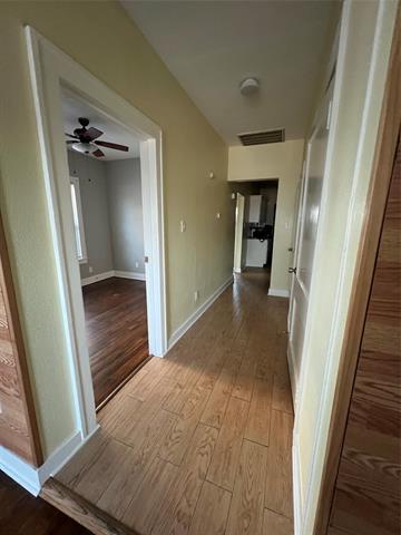 Building Photo - 200 E 12th St