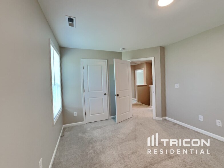 Building Photo - 75 Wild Sage Cir