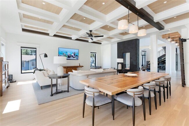 Building Photo - 319 W Frances Ave